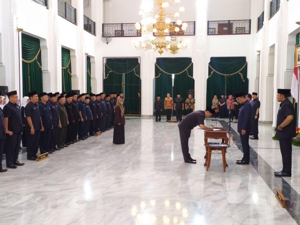 Lantik Puluhan Kepala Sekolah, Ridwan Kamil: Jangan Ada Lagi Kekerasan