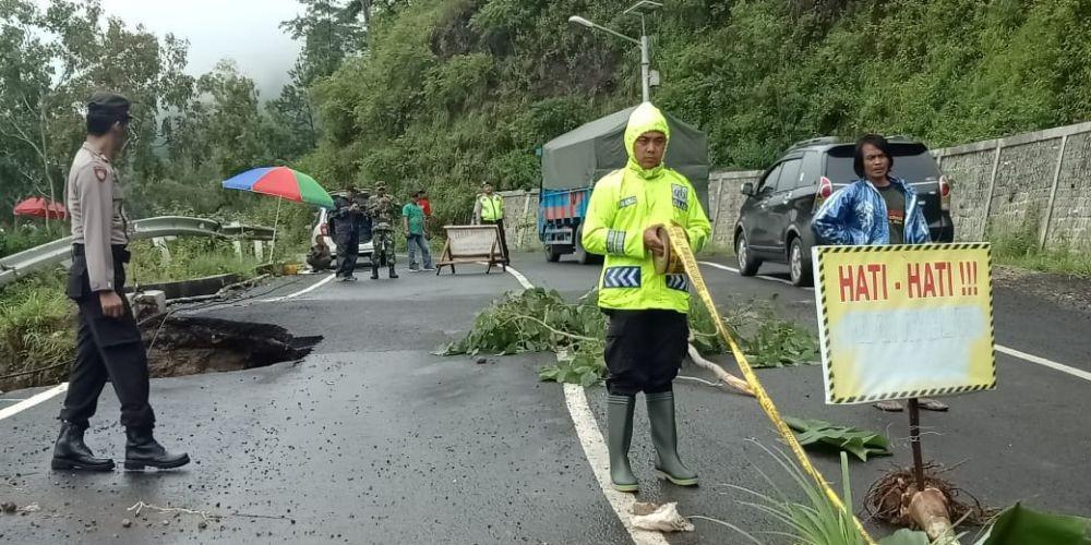 Jalan Ponorogo-Pacitan Ambles, Pemprov Janji Tuntas dalam 2 Minggu