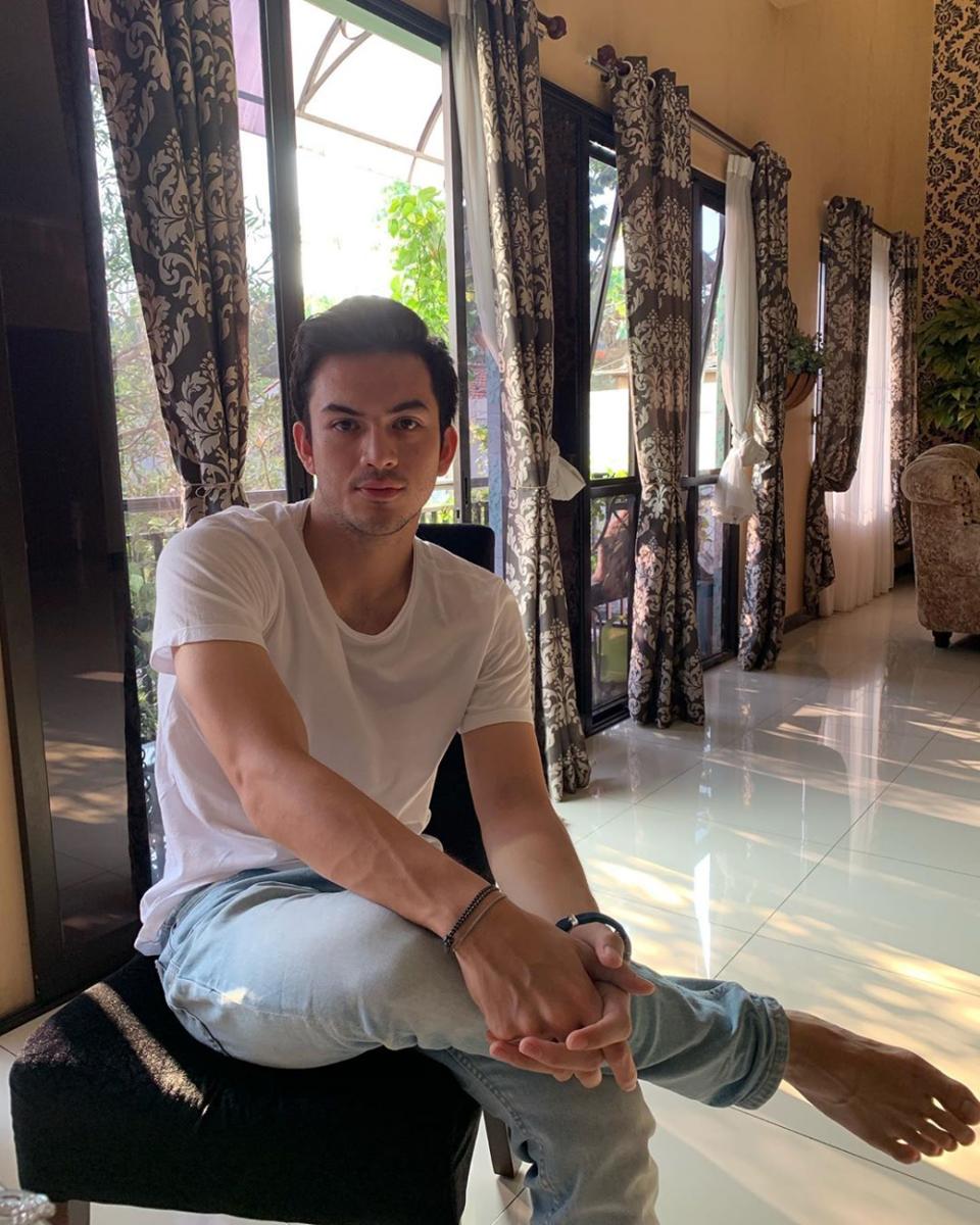 10 Potret Rizky Nazar dengan Gayanya yang Gagah Abis