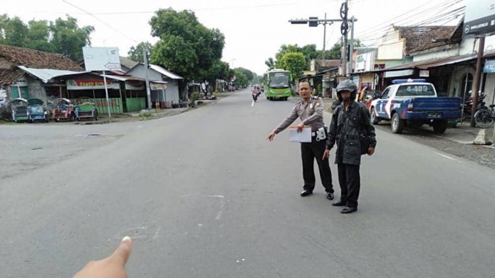 Terobos Lampu Merah Lalu Tabrak Motor, Ibu Rumah Tangga Tewas