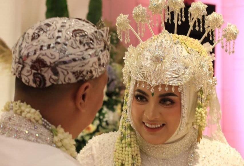 9 Dekorasi Pernikahan Jane Shalimar, Simpel dan Bertema Rustic Chic