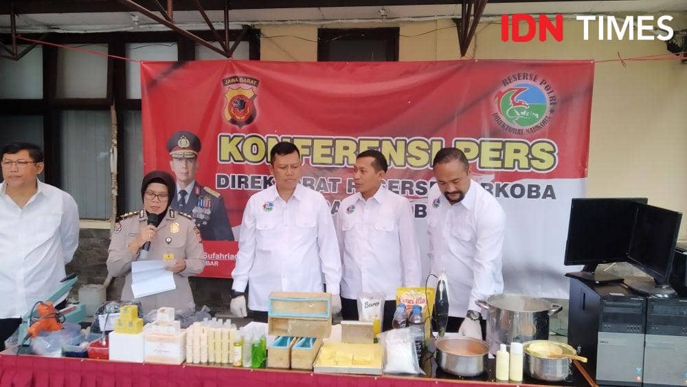 Polda Jabar Amankan Penjual Online Shop Kosmetik Ilegal di Bandung