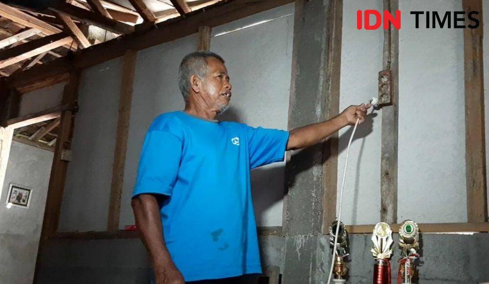 Stop kontak ikut terbakar akibat tersambar petir. IDN Times/Daruwaskita