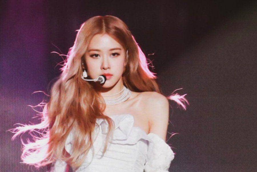 11 Potret Rose BLACKPINK yang Karisma di Atas Panggung, Bikin Kagum!