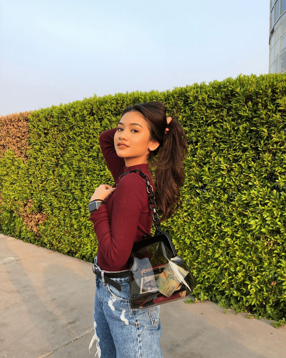 10 Potret Kece Sarah Tuffahati yang Bikin Jatuh Hati