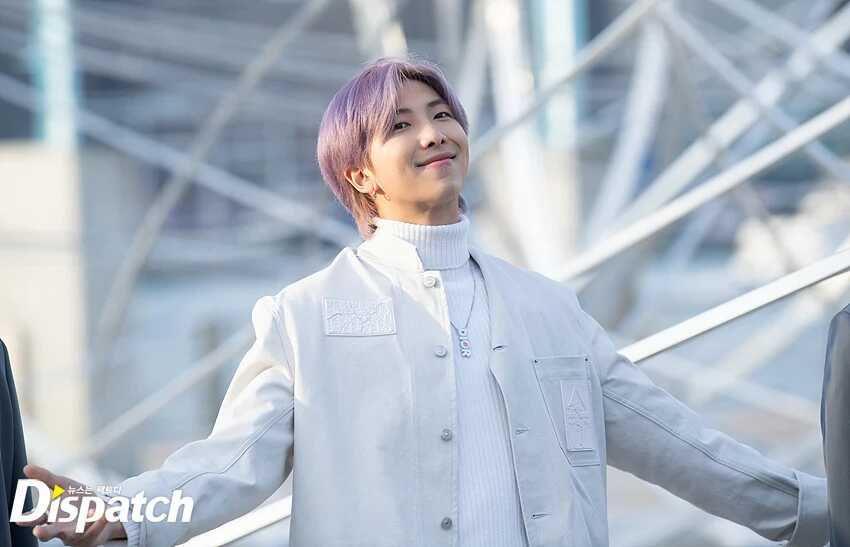 9 Pesona RM BTS yang Comeback dengan Rambut Ungu, Makin Karismatik!