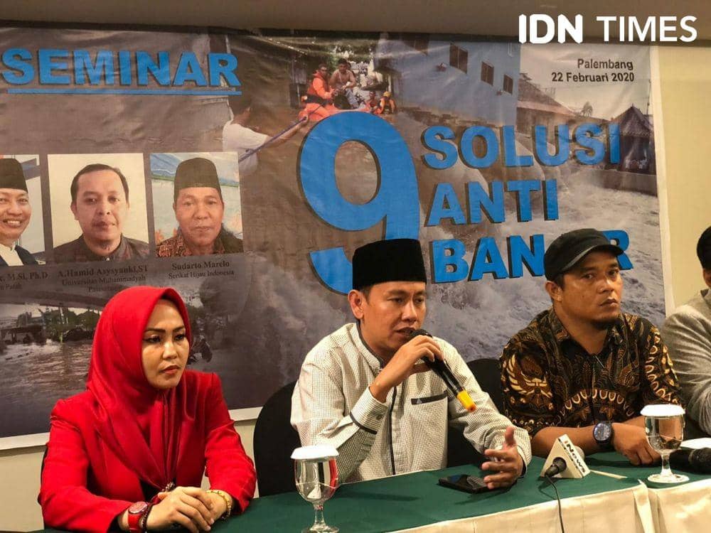 Diskusi solusi banjir (IDN Times/Rangga Erfizal)
