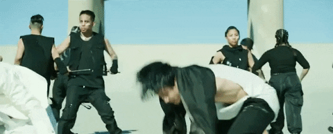 15 Hal yang Mungkin Kamu Lewatkan di Kinetic Film BTS 'ON', Sadar Gak?