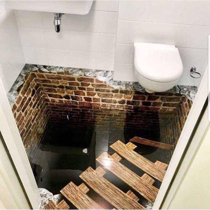 Twitter.com/scarytoilet
