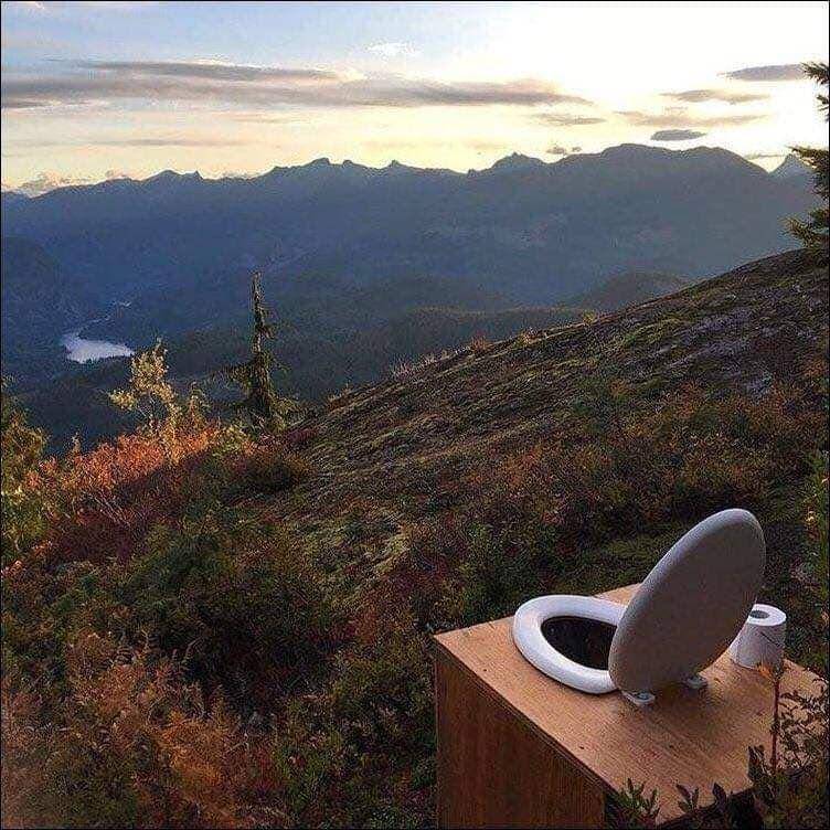 Twitter.com/scarytoilet