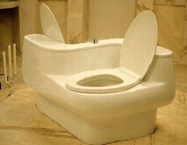 Twitter.com/scarytoilet