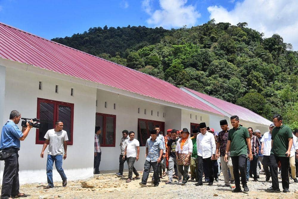 Gubernur Sumut Edy Rahmayadi saat meninjau rumah relokasi korban banjir bandang Madina (Dok Humas Pemprov Sumut )