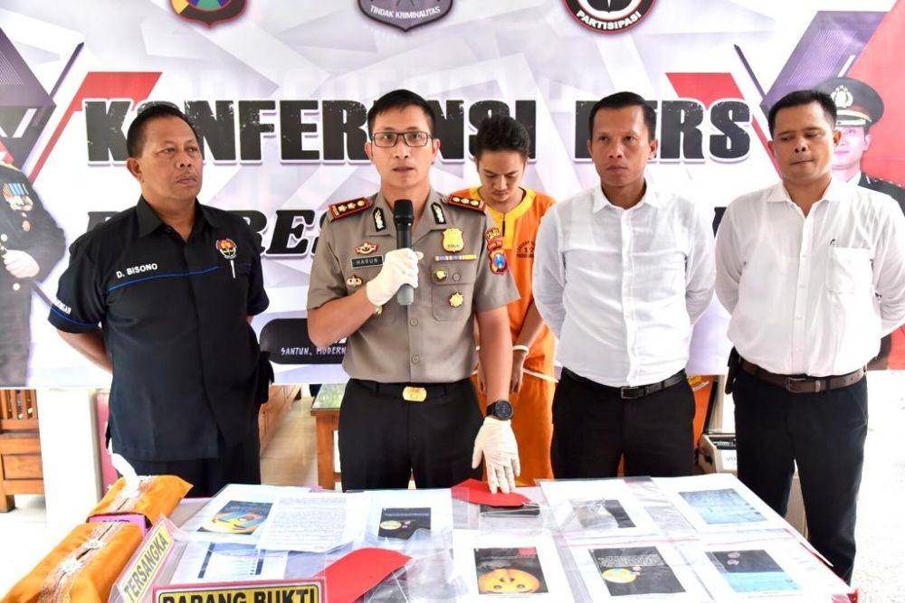 Kapolres Lamongan AKBP Harun saat memberikan keterangan kepada awak media. IDN Times/Dok. Humas Polres Lamongan