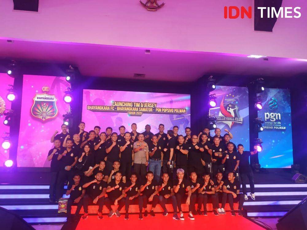Bhayangkara FC melakukan launching tim dan jersey di PTIK, Jakarta, Senin (24/2) (IDN Times/Ilyas Listianto Mujib)