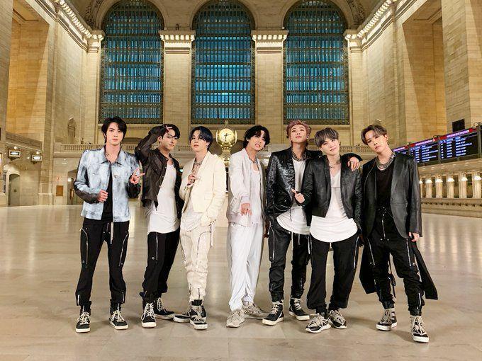 Perdana Tampilkan 'ON', Ini 9 Potret BTS di Tonight Show Jimmy Fallon