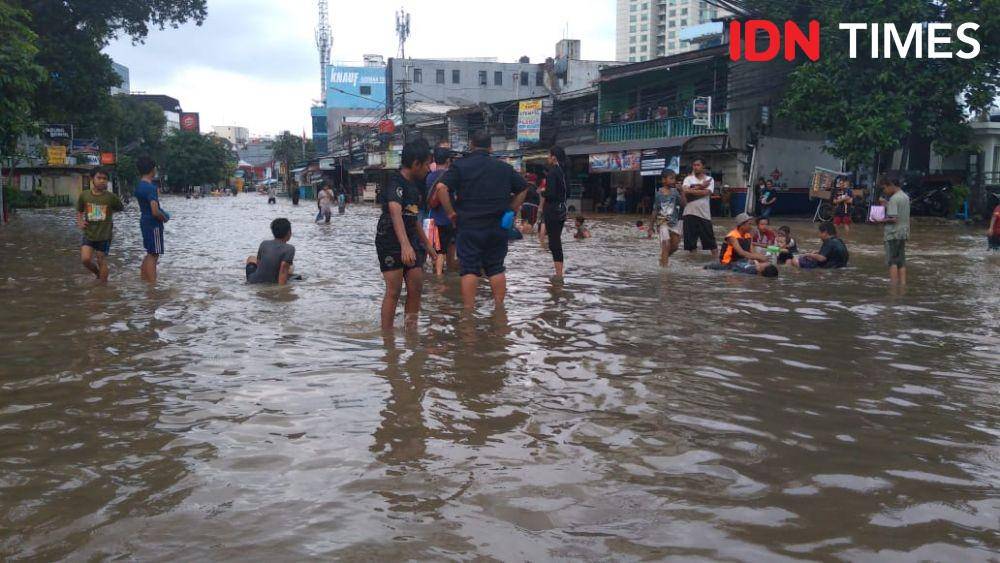 (Banjir di kawasan Bendungan Hilir, Jakarta Pusat, Selasa (25/2)) IDN Times/Lia Hutasoit