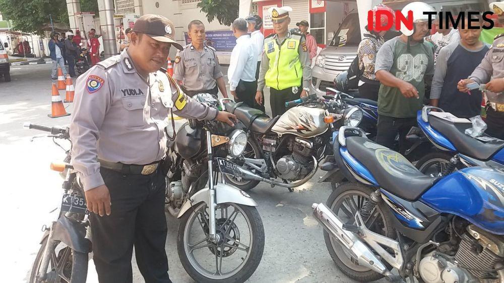 Polisi Ungkap Pengetap BBM di SPBU, Motor Thunder Dimodifikasi