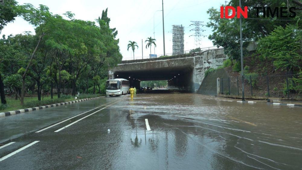 Kali Cipinang Meluap, Terowongan Tol Dalam Kota di Jaktim Tergenang