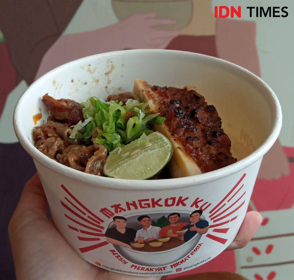 Menu Brisket with Sambal Korek Bawang Bone Marrow di Mangkok Ku, Tangerang Selatan. IDN Times/Dhiya Awlia.A