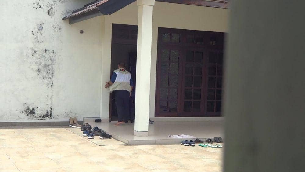 Petugas KPK geledah rumah mertua Nurhadi. IDN Times/ istimewa