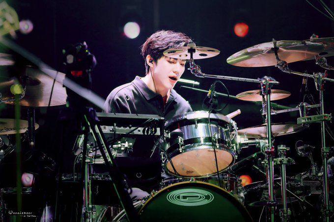 Awas Jatuh Cinta! 10 Potret Drummer DAY6, dari Lucu sampai Berkarisma