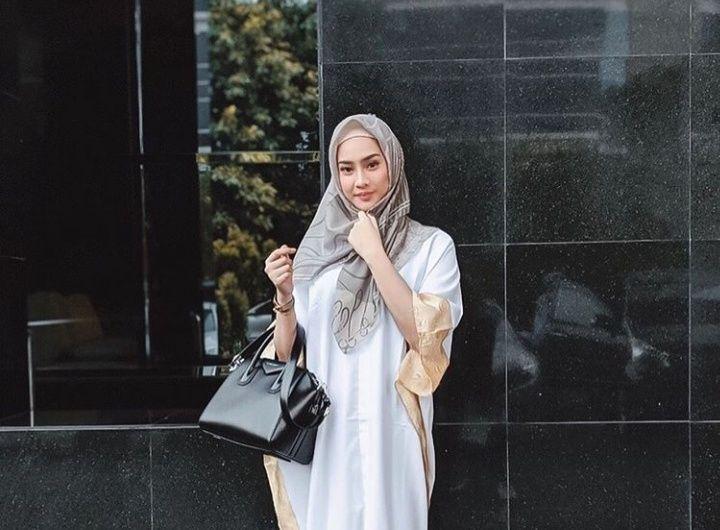 Berbalut Hijab, 10 Potret Selebgram Anya Geraldine yang Curi Perhatian