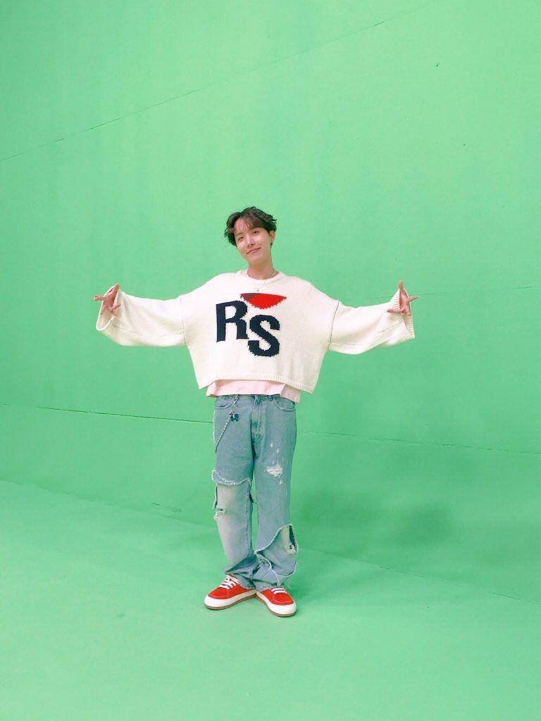 twitter.com/BTS_twt