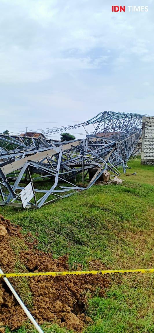 Penampakan Tower SUTET yang Ambruk di Rembang, Timpa Rumah Warga