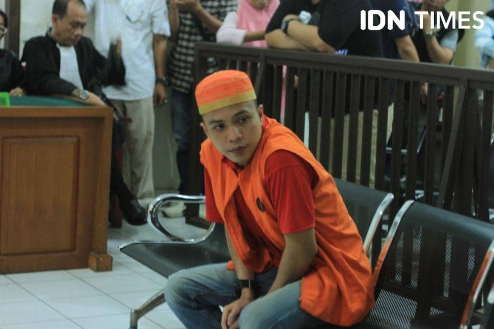 JPU melihat ke arah kuasa hukumnya (IDN Times/Rangga Erfizal)