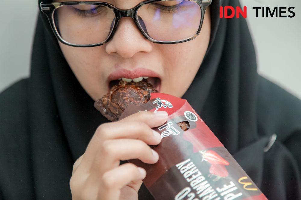 Review choco strawberry pie mcdonald's, enak mana sama rasa lainn