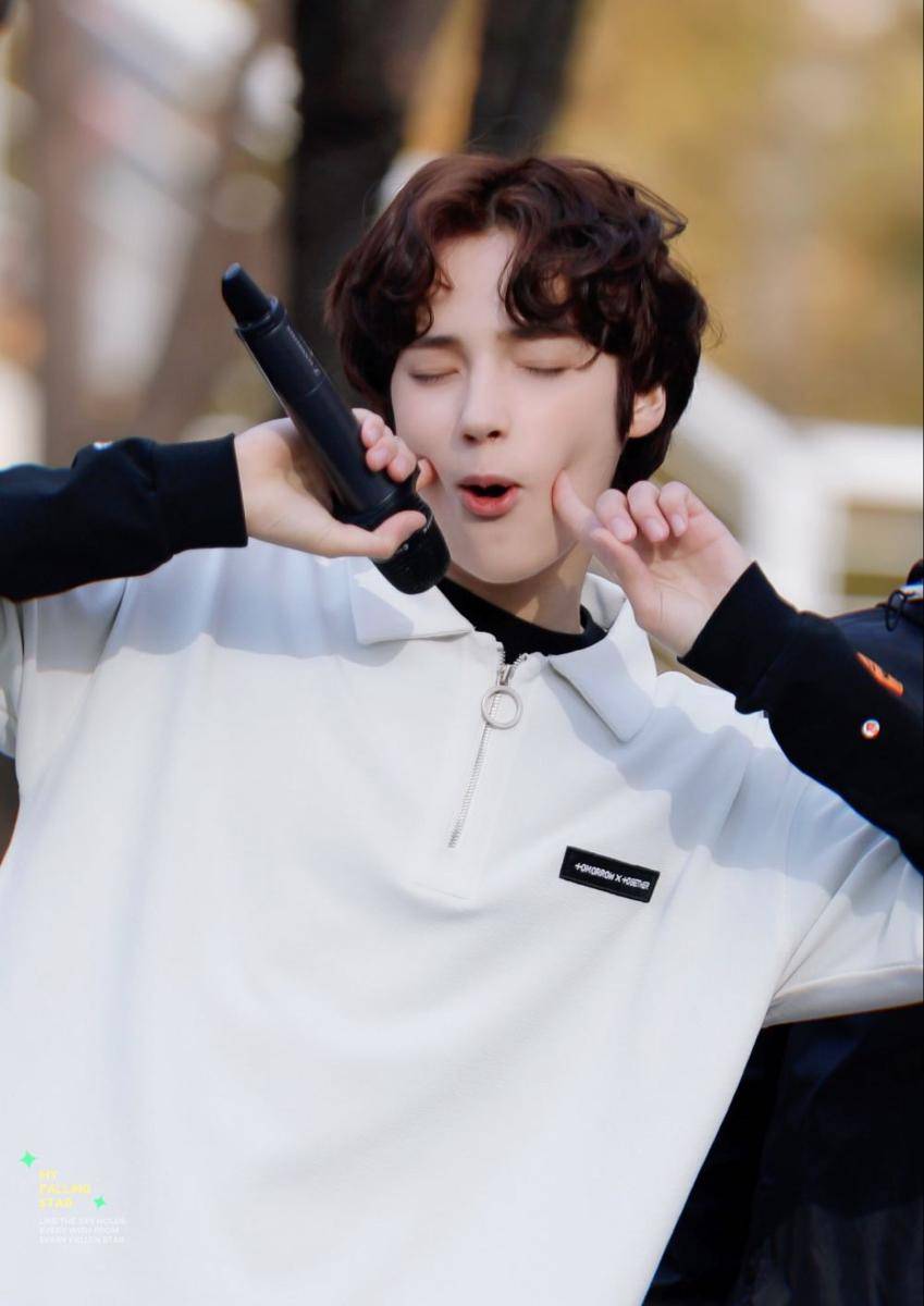twitter.com/hueningkaipic