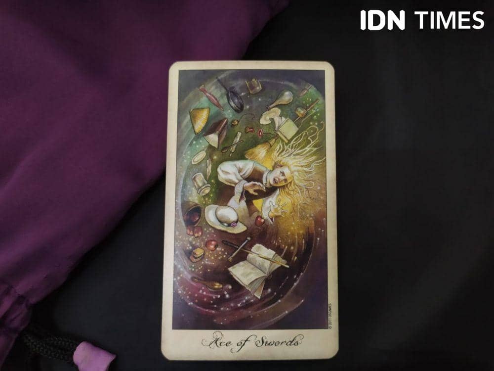 Tarot Card (IDN Times/Aldzah Aditya)