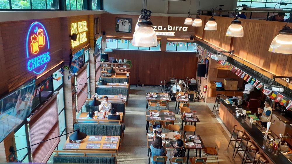 Nikmatnya Pizza dan Bir di Pizza e Birra Sports Bar Surabaya