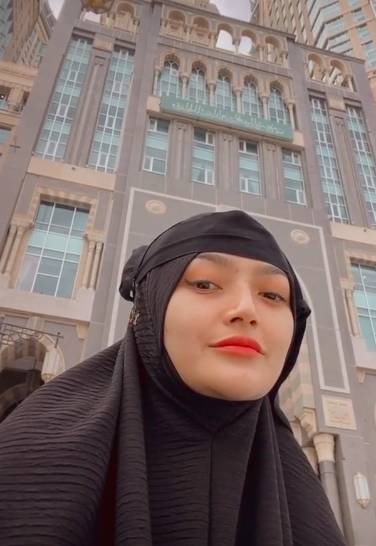 instagram.com/sitibadriahh