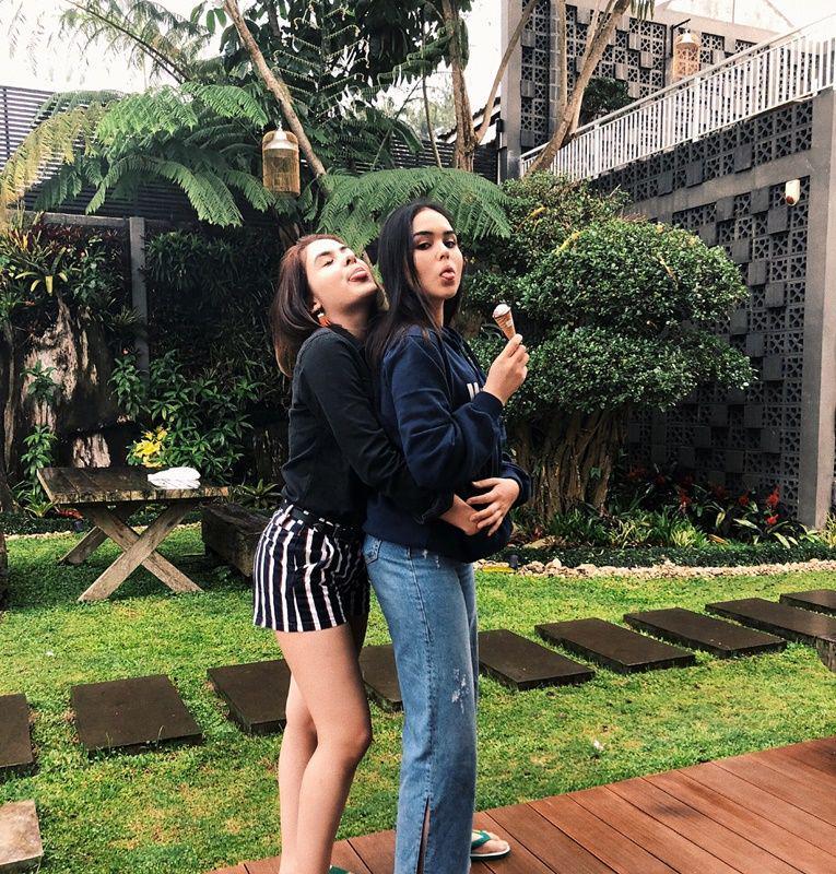 Bak Saudara! 10 Potret Persahabatan Stefhanie Zamora & Edelenyi Laura