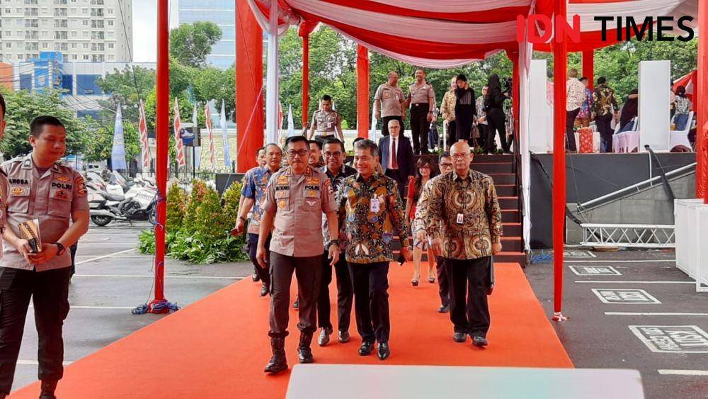 Kakorlantas Polri resmikan SIM Internasional Berbasis Online (IDN Times/Axel Joshua Harianja)
