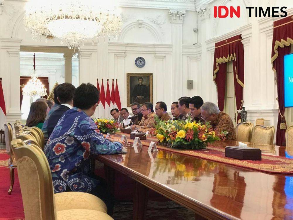 Mantan Perdana Menteri Inggris Tony Blair dan CEO Softbank di Istana Merdeka, Jakarta Pusat, Jumat 28 Februari 2020 (IDN Times/Teatrika Handiko Putri)