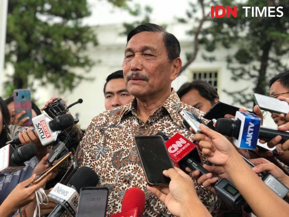 Menko Maritim dan Investasi Luhut Binsar Pandjaitan di Kompleks Istana Negara, Jakarta Pusat, Jumat 28 Februari 2020 (IDN Times/Teatrika Handiko Putri)