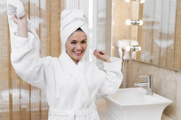 5 Perilaku Ramah Lingkungan yang Bisa Kamu Lakukan Saat Mandi