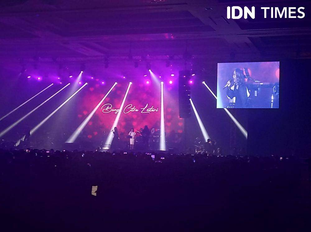 Penampilan Bunga Citra Lestari di atas panggung Romantic Valentine Concert with Ronan Keating pada Sabtu (29/2) di Hotel Pullman, Jakarta. IDN Times/Febriyanti Revitasari
