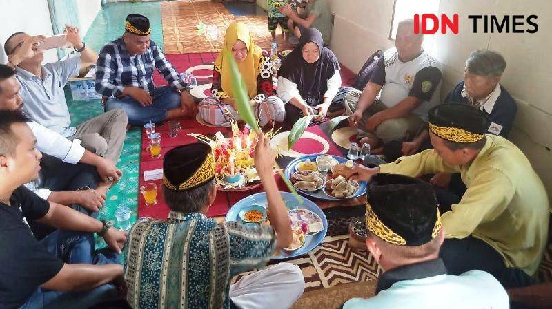 Prosesi hukum adat suku Paser Mayar Sala (IDN TImes/Ervan Masbanjar)