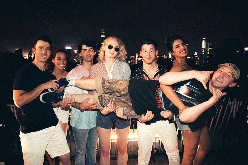 instagram.com/joejonas