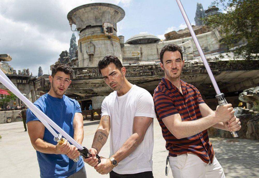 instagram.com/joejonas