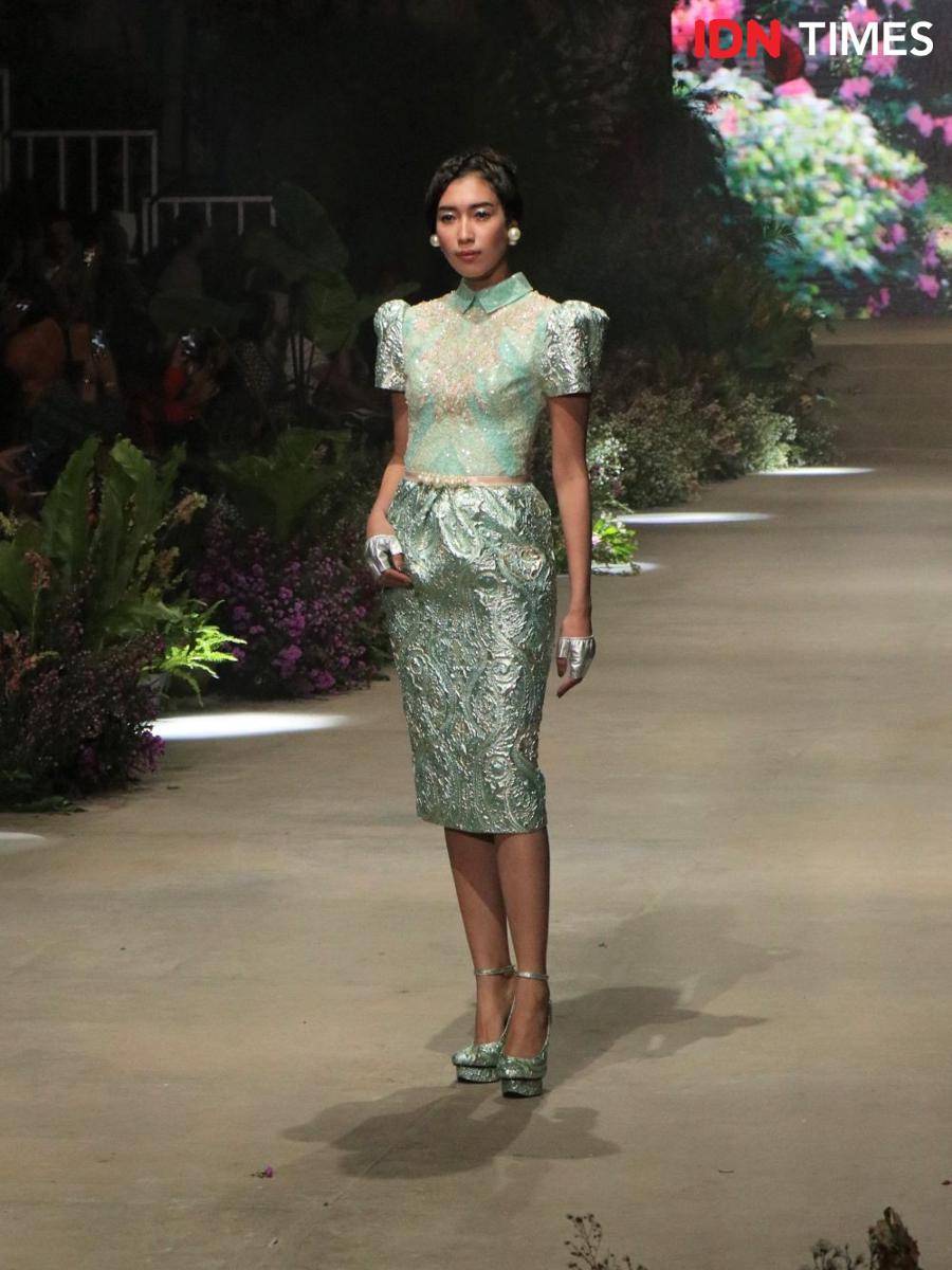 Byzanatium karya Ivan Gunawan dalam penutupan Fashion Rhapsody: Harmoni Bumi yang diselenggarakan di The Tribrata, Jakarta. 29 Februari 2020. IDN Times/Anjani Eka Lestari