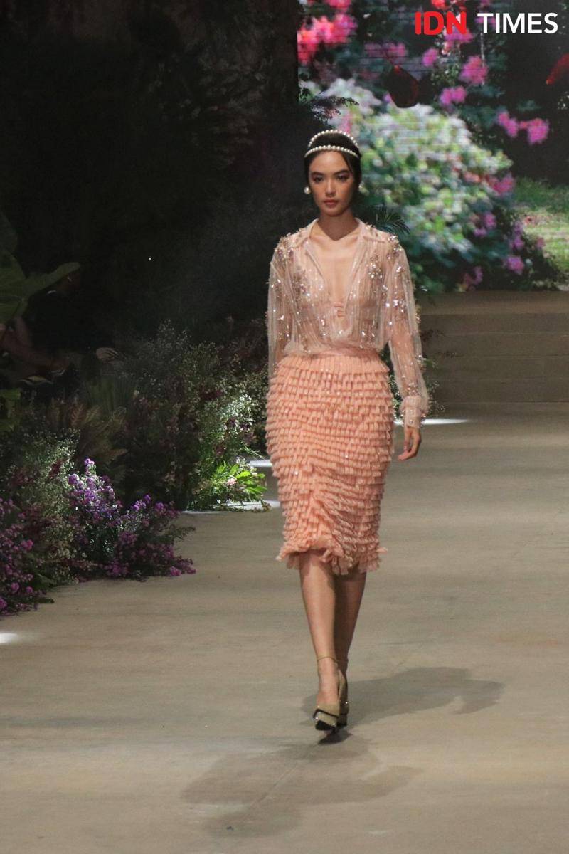 Byzanatium karya Ivan Gunawan dalam penutupan Fashion Rhapsody: Harmoni Bumi yang diselenggarakan di The Tribrata, Jakarta. 29 Februari 2020. IDN Times/Anjani Eka Lestari