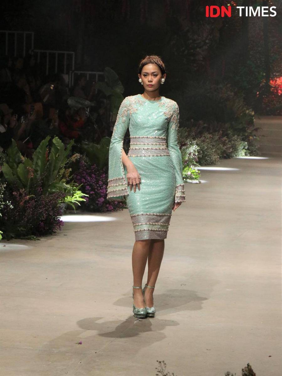 Byzanatium karya Ivan Gunawan dalam penutupan Fashion Rhapsody: Harmoni Bumi yang diselenggarakan di The Tribrata, Jakarta. 29 Februari 2020. IDN Times/Anjani Eka Lestari