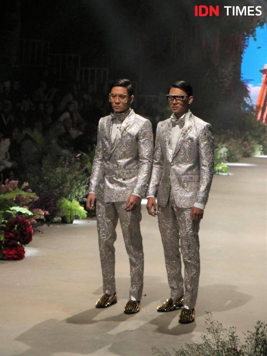 Byzanatium karya Ivan Gunawan dalam penutupan Fashion Rhapsody: Harmoni Bumi yang diselenggarakan di The Tribrata, Jakarta. 29 Februari 2020. IDN Times/Anjani Eka Lestari
