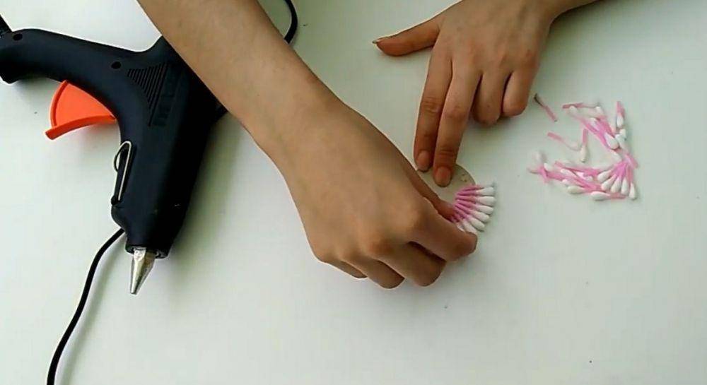 youtube.com/Handful Crafts