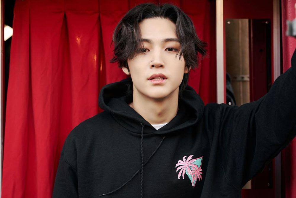 Penuh Karisma, 10 Potret Memesona JB GOT7 dengan Rambut Gondrong!