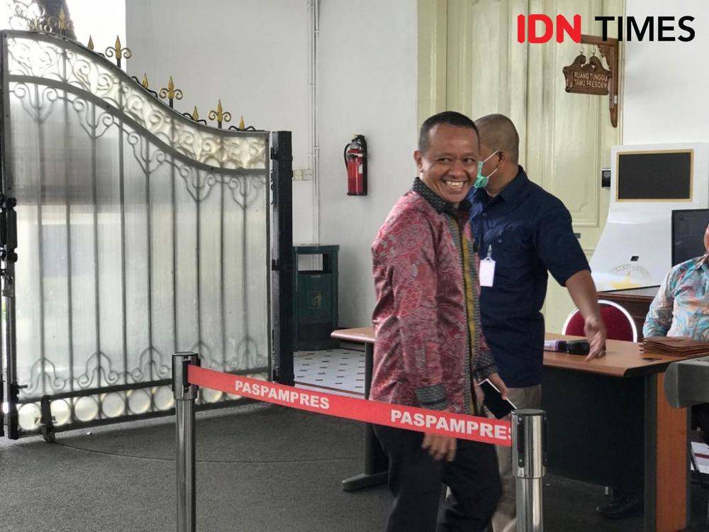 Kepala BKPM Bahlil Lahadalia dicek suhu sebelum memasuki Kompleks Istana Negara, Selasa 3 Maret 2020 (IDN Times/Teatrika Handiko Putri)